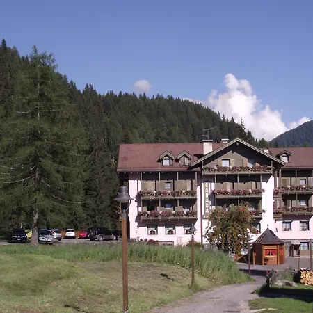 Hotel Canada 3*