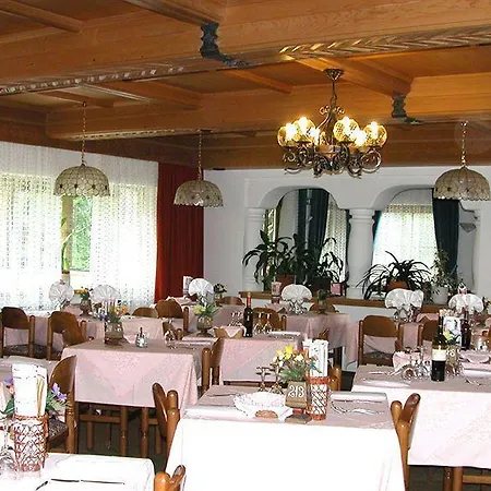 Hotel Canada 3*