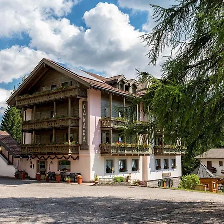 Canada Hotel